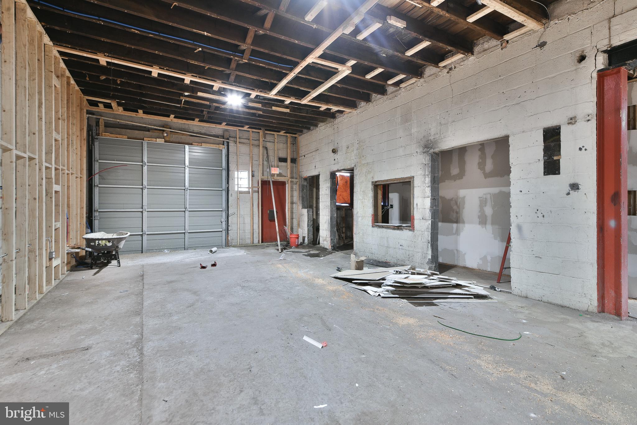 TACONY - Commercial Sale