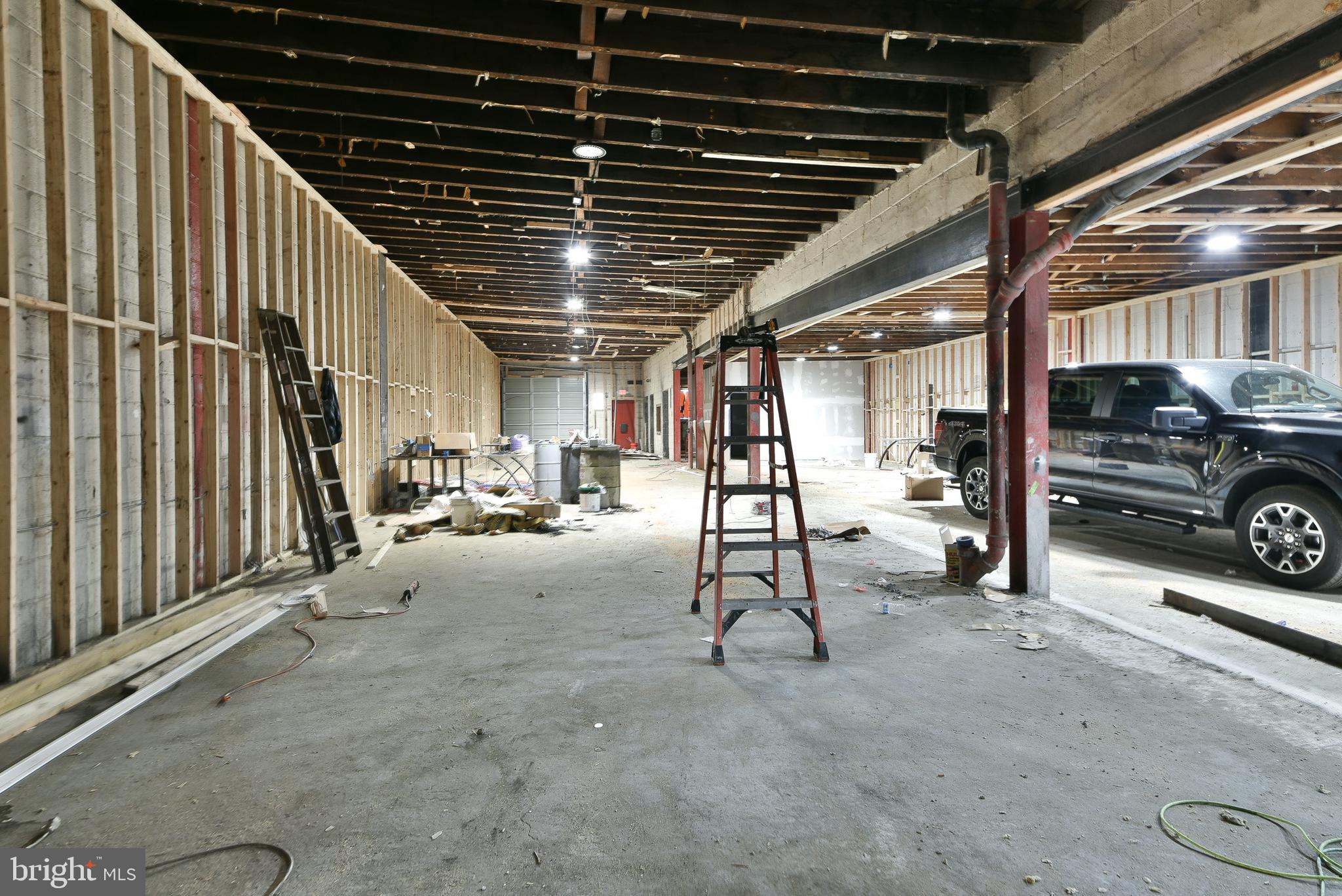 TACONY - Commercial Sale