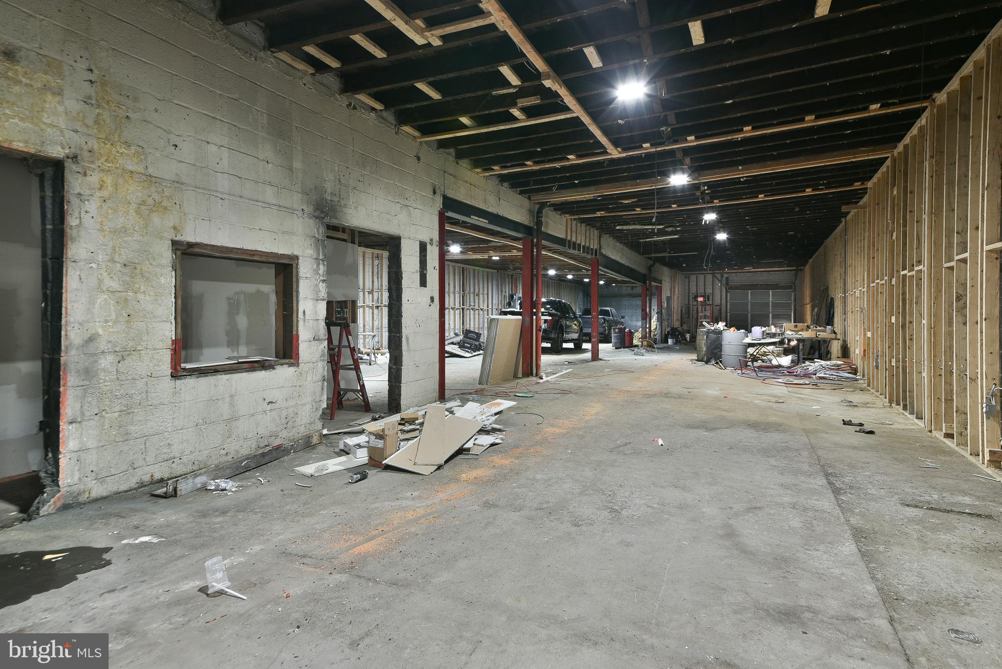 TACONY - Commercial Sale