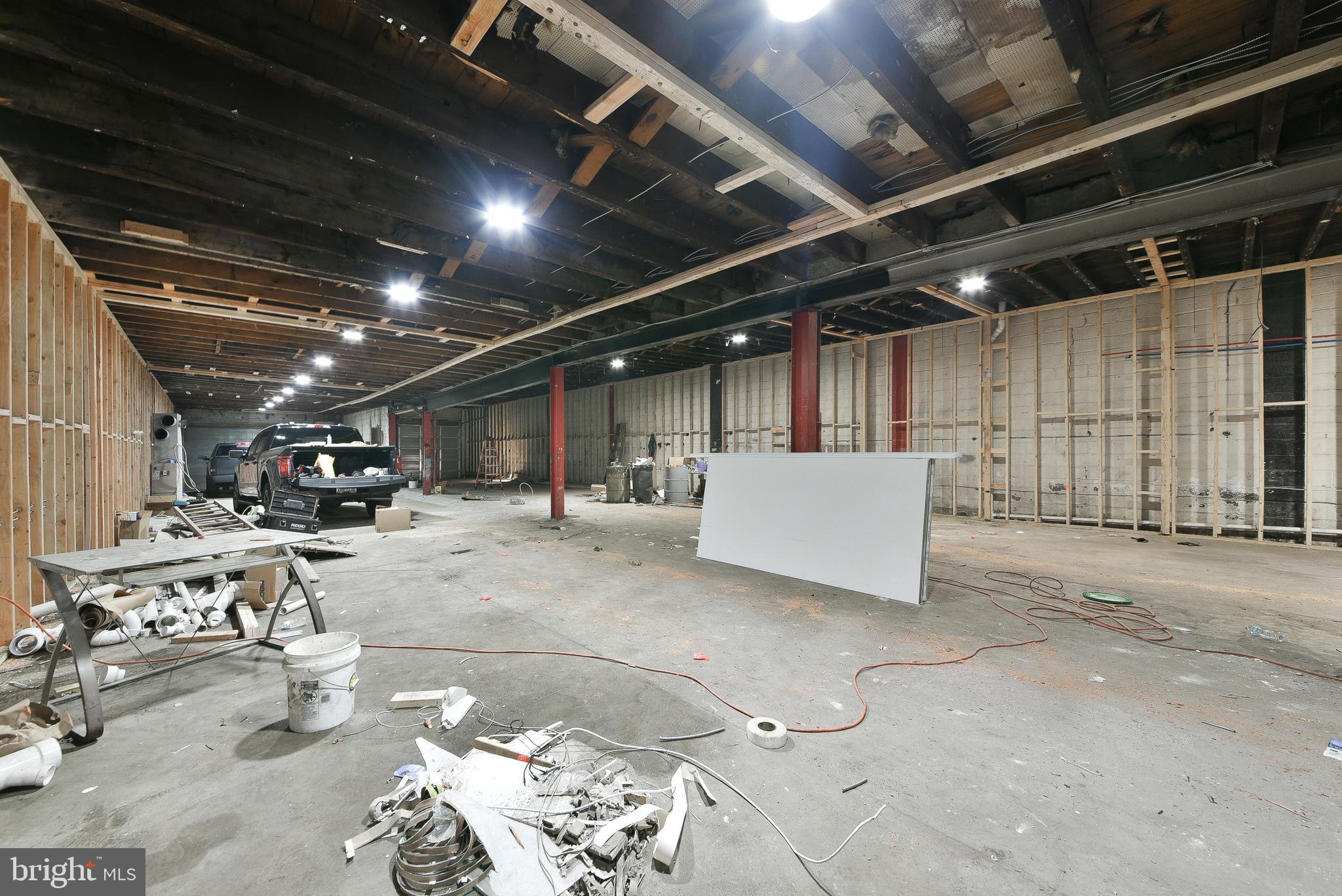 TACONY - Commercial Sale