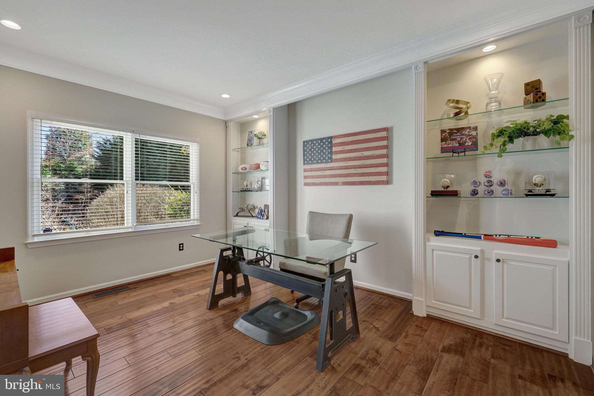 OAKTON RIDGE - Residential