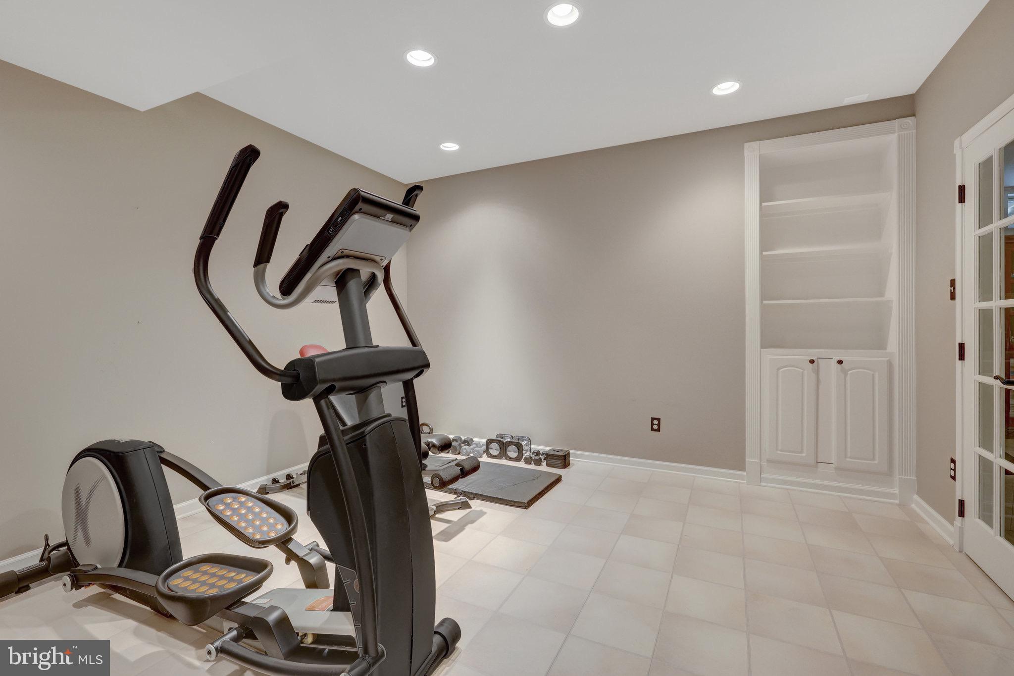 OAKTON RIDGE - Residential