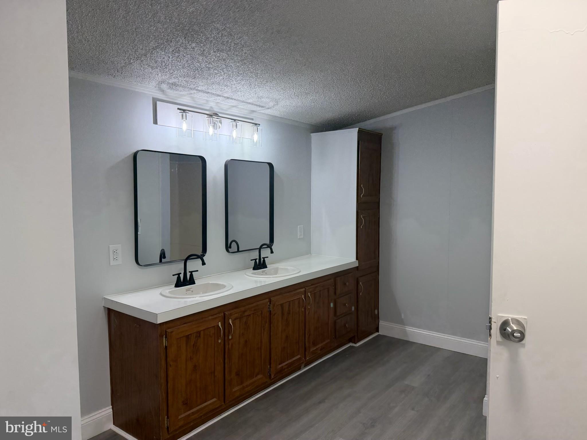 MEADOW RUN - Residential