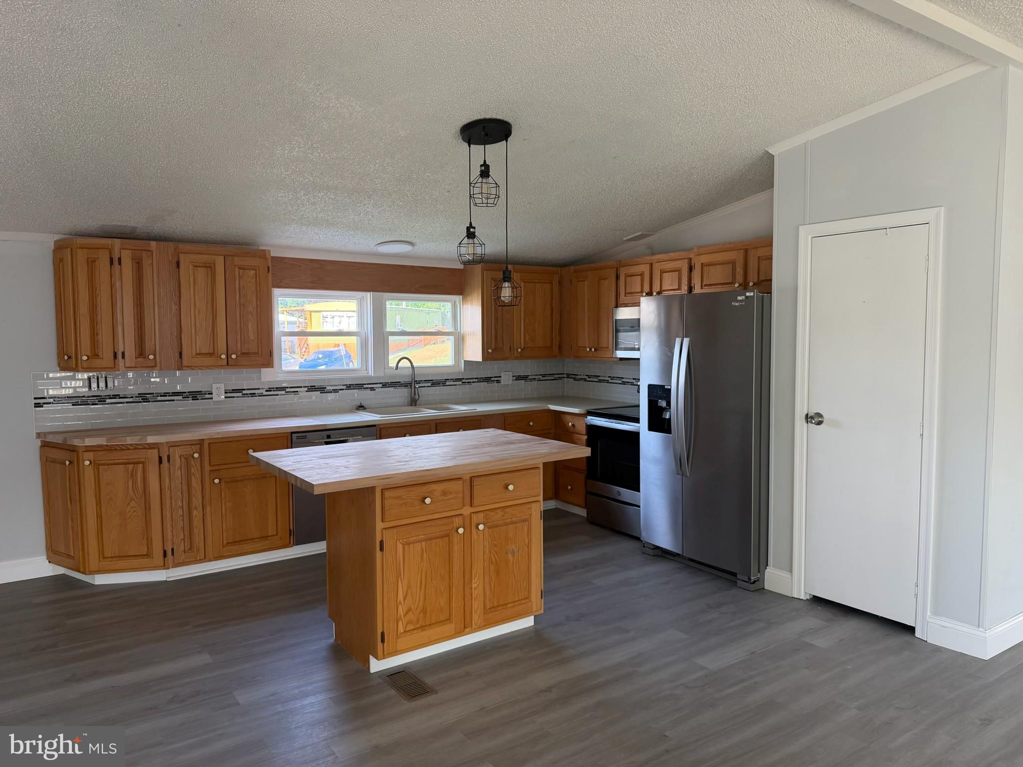 MEADOW RUN - Residential
