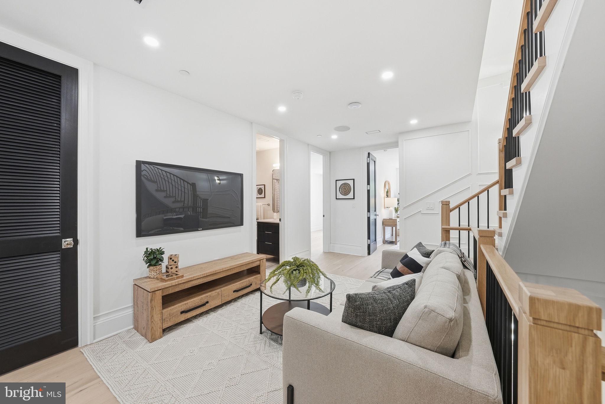 DUPONT CIRCLE - Residential