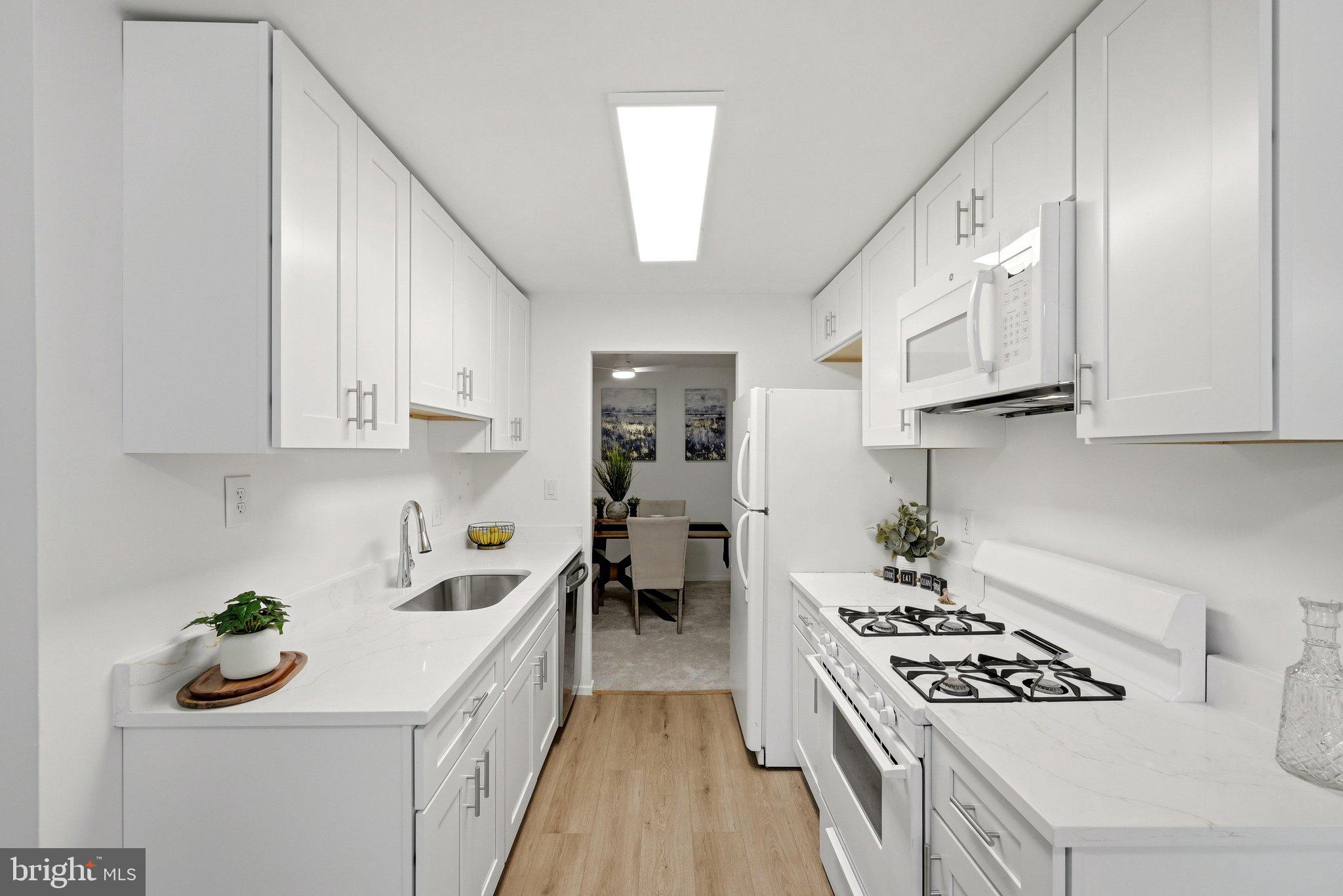 LONG REACH HOUSE CONDOMINIUMS - Residential