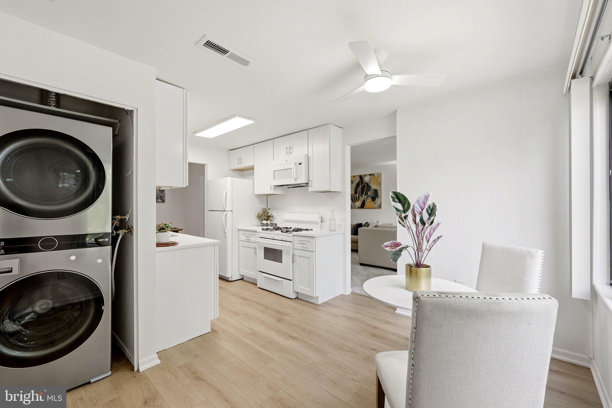 LONG REACH HOUSE CONDOMINIUMS - Residential