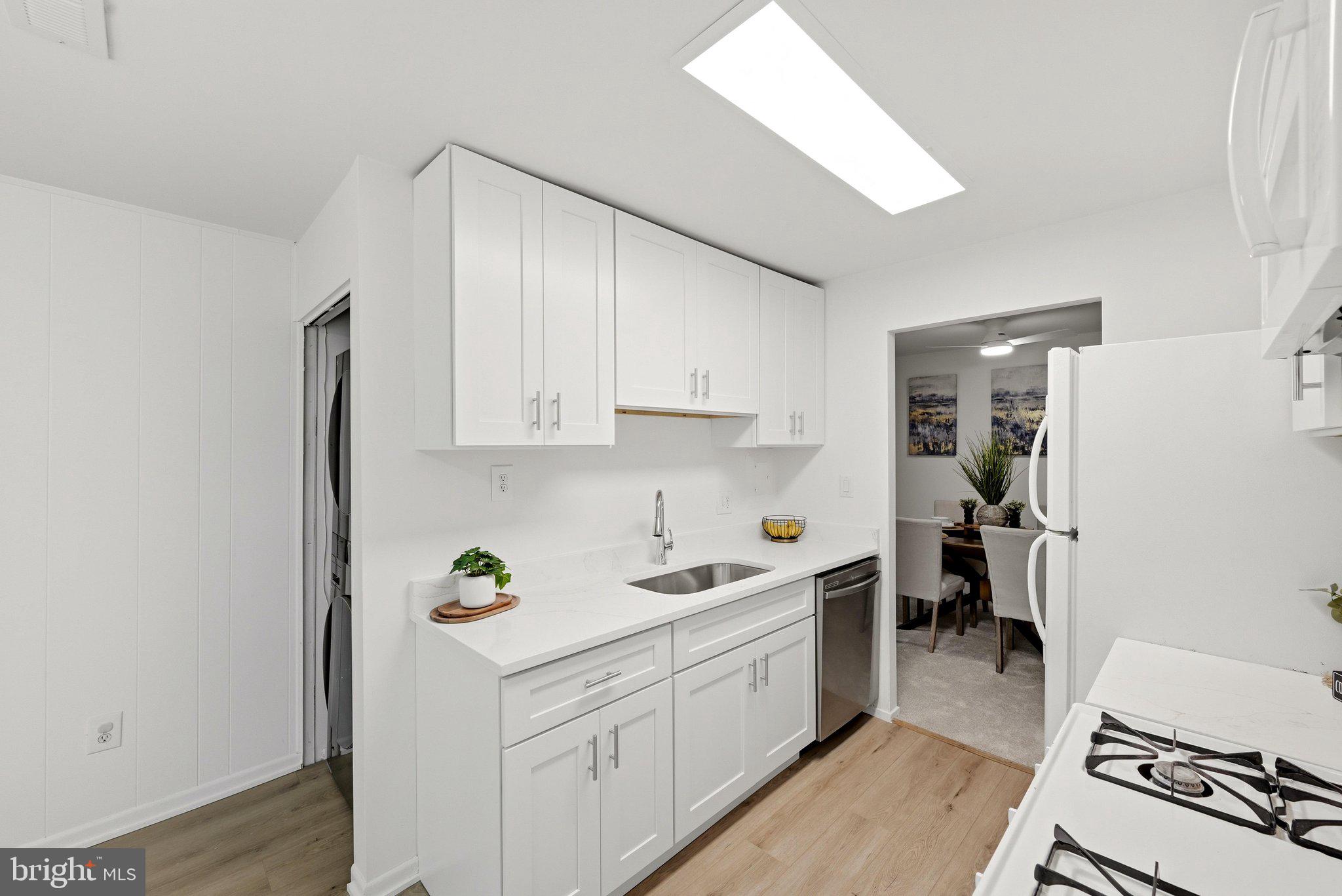 LONG REACH HOUSE CONDOMINIUMS - Residential