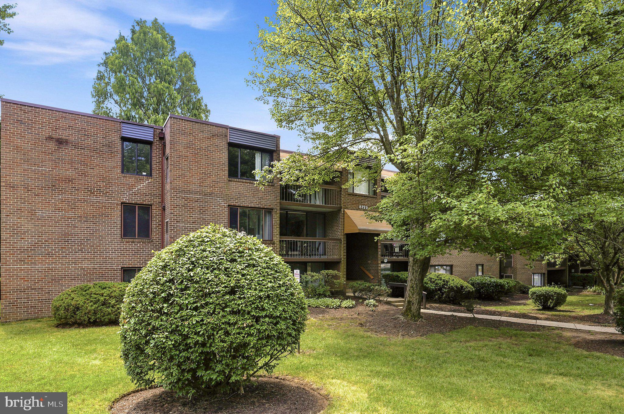 LONG REACH HOUSE CONDOMINIUMS - Residential