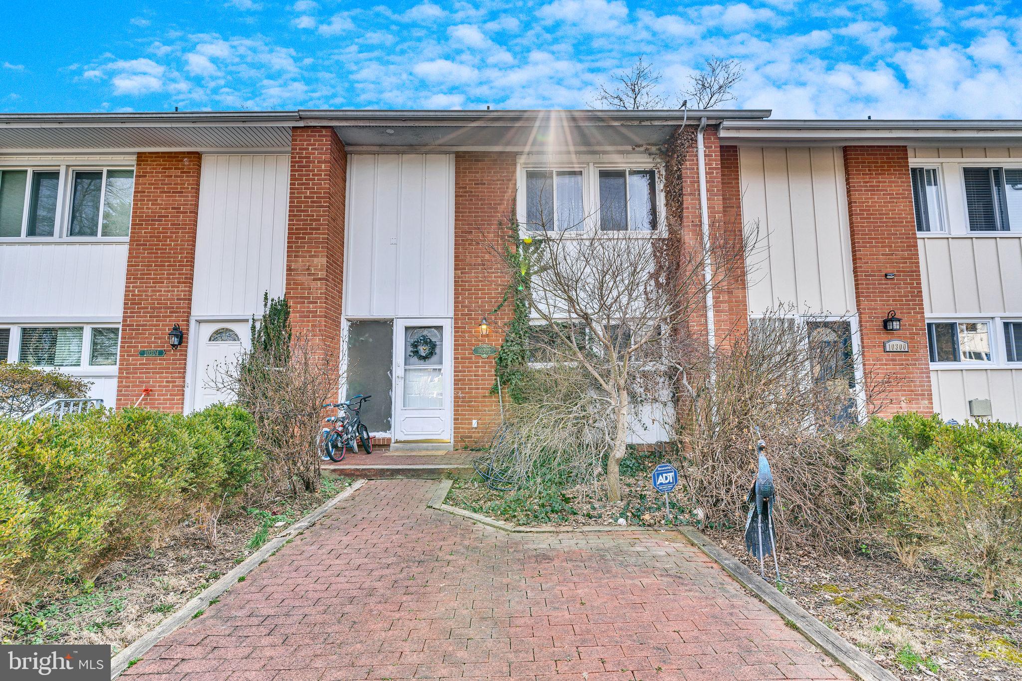 Roomy kitchen, spacious bedrooms, and a lovely rear deck! Master suite . Finished walkout basement opens out to back patio and fenced backyard. Great location - near multiple shopping centers, schools, commuter routes, and Wilde Lake Park!