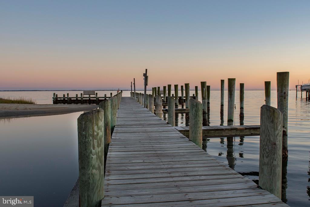 CAPTAIN'S COVE - Residential