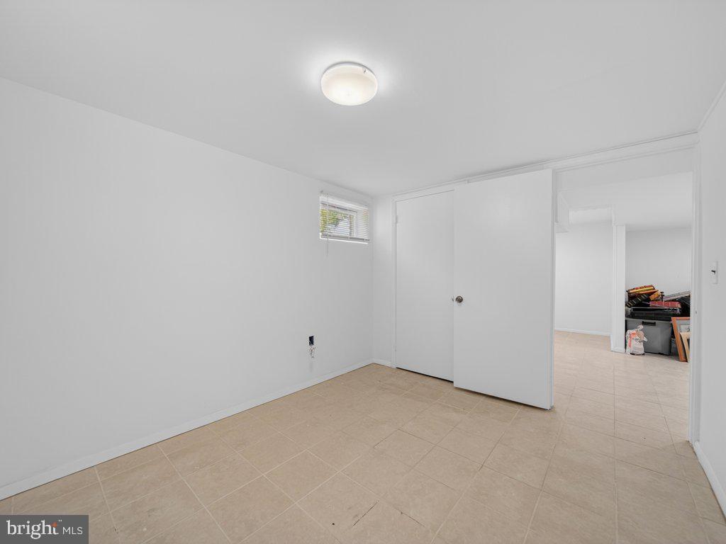 FOUR CORNERS - Residential