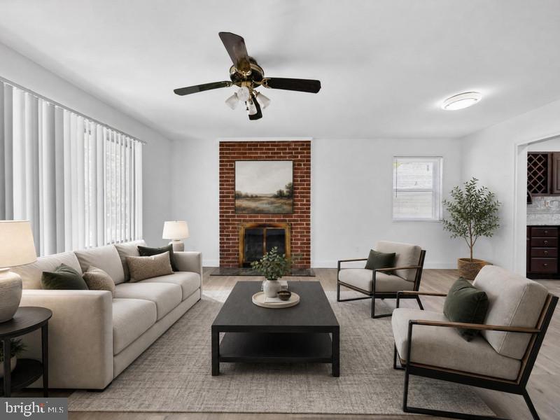 FOUR CORNERS - Residential