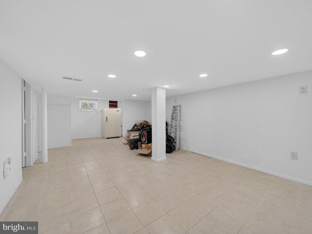 FOUR CORNERS - Residential