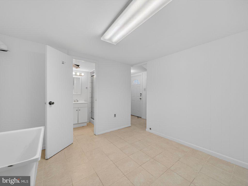 FOUR CORNERS - Residential