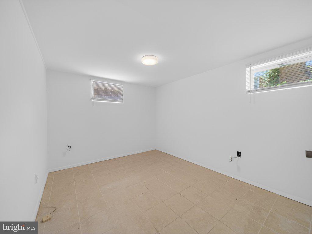 FOUR CORNERS - Residential