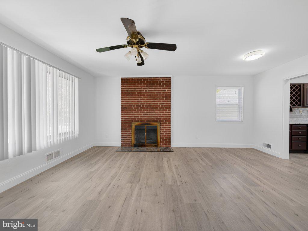FOUR CORNERS - Residential