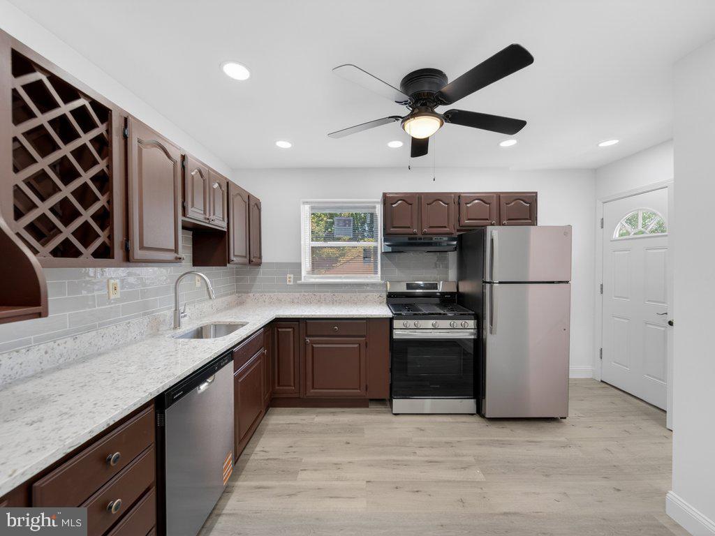 FOUR CORNERS - Residential