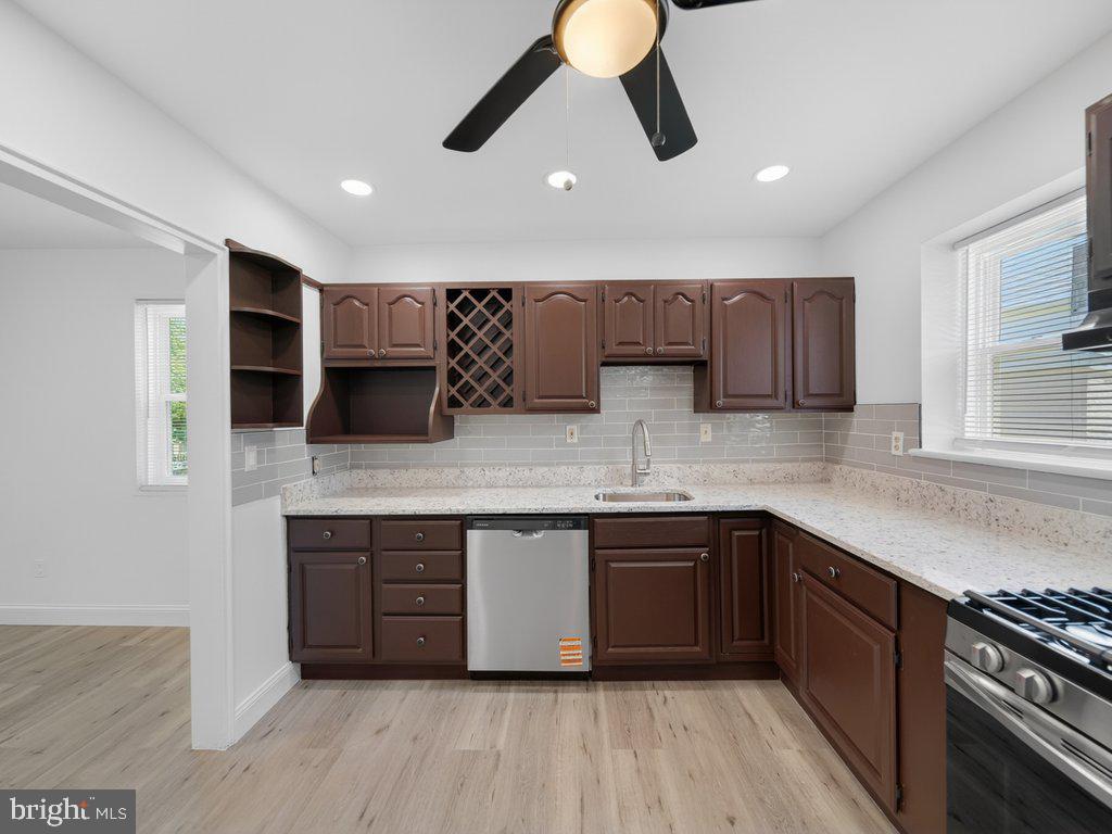 FOUR CORNERS - Residential