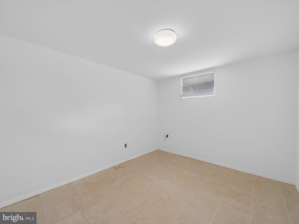FOUR CORNERS - Residential