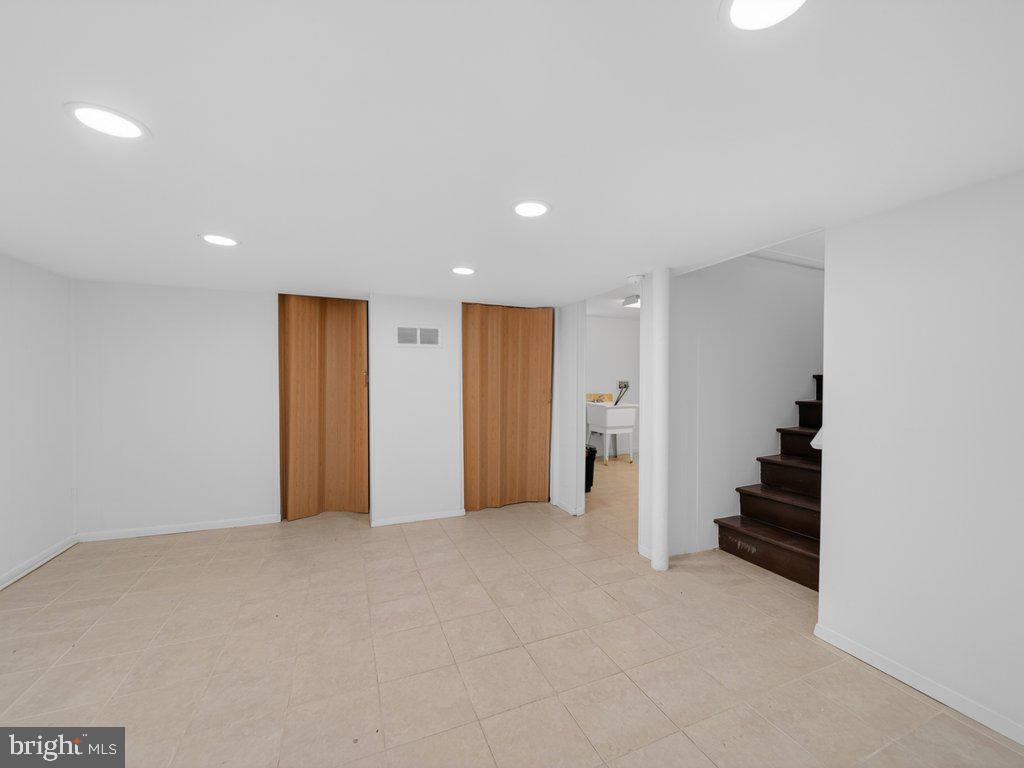 FOUR CORNERS - Residential