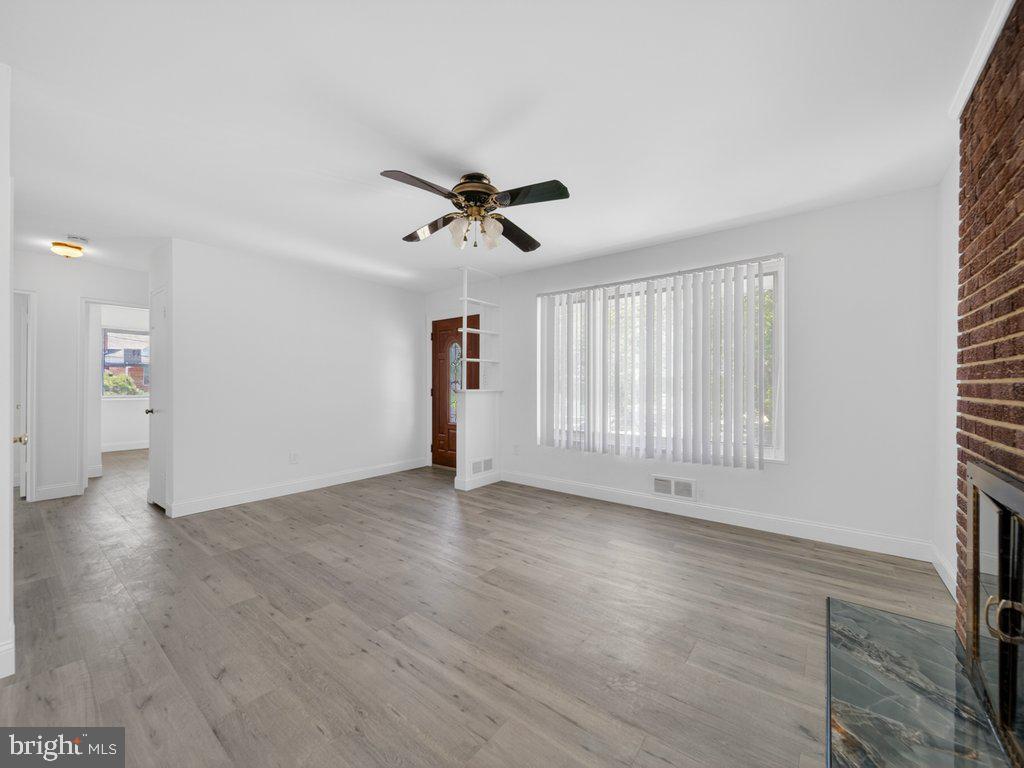 FOUR CORNERS - Residential