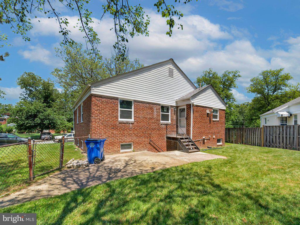 FOUR CORNERS - Residential
