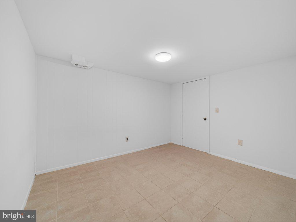 FOUR CORNERS - Residential