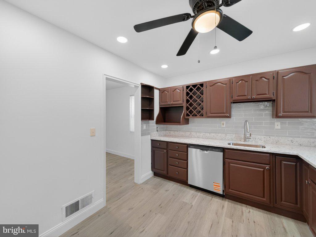 FOUR CORNERS - Residential