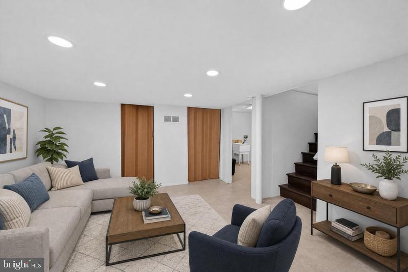 FOUR CORNERS - Residential