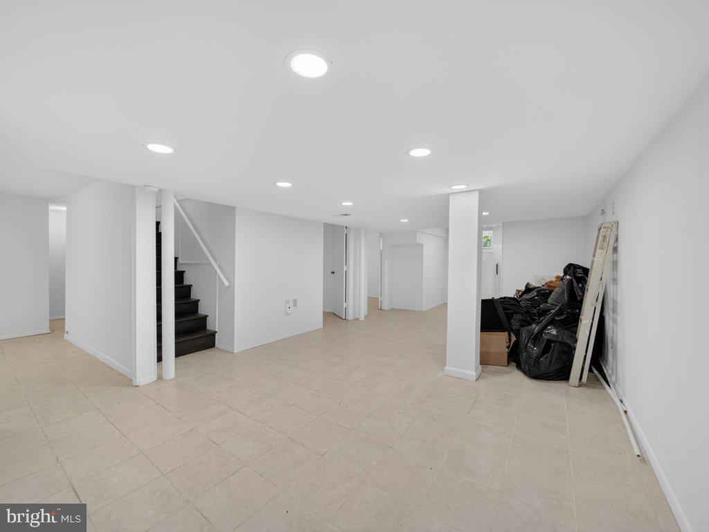 FOUR CORNERS - Residential