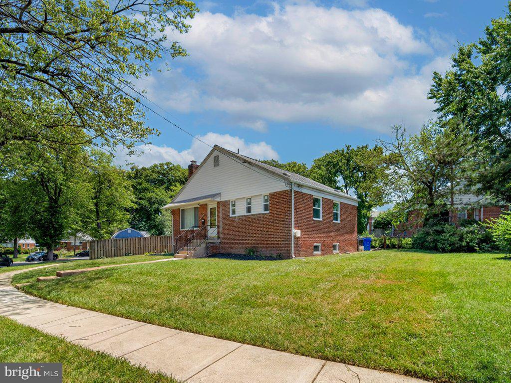 FOUR CORNERS - Residential