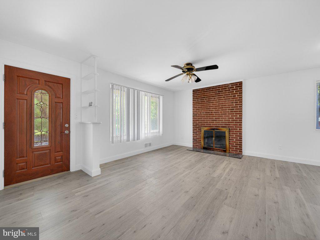 FOUR CORNERS - Residential