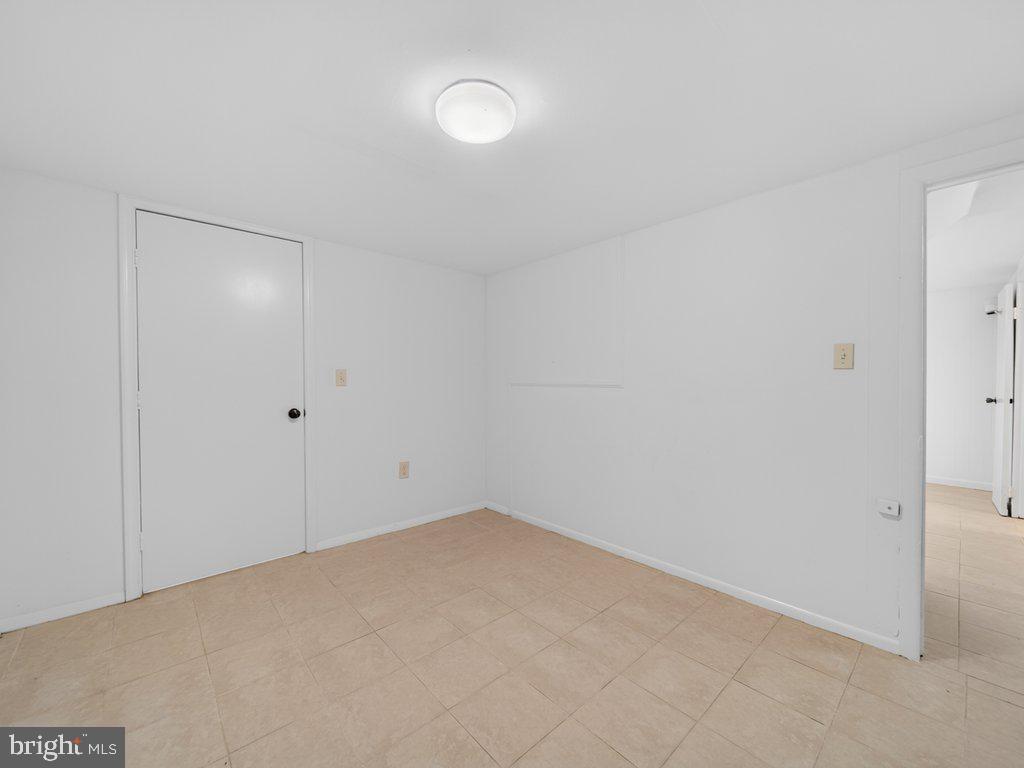 FOUR CORNERS - Residential