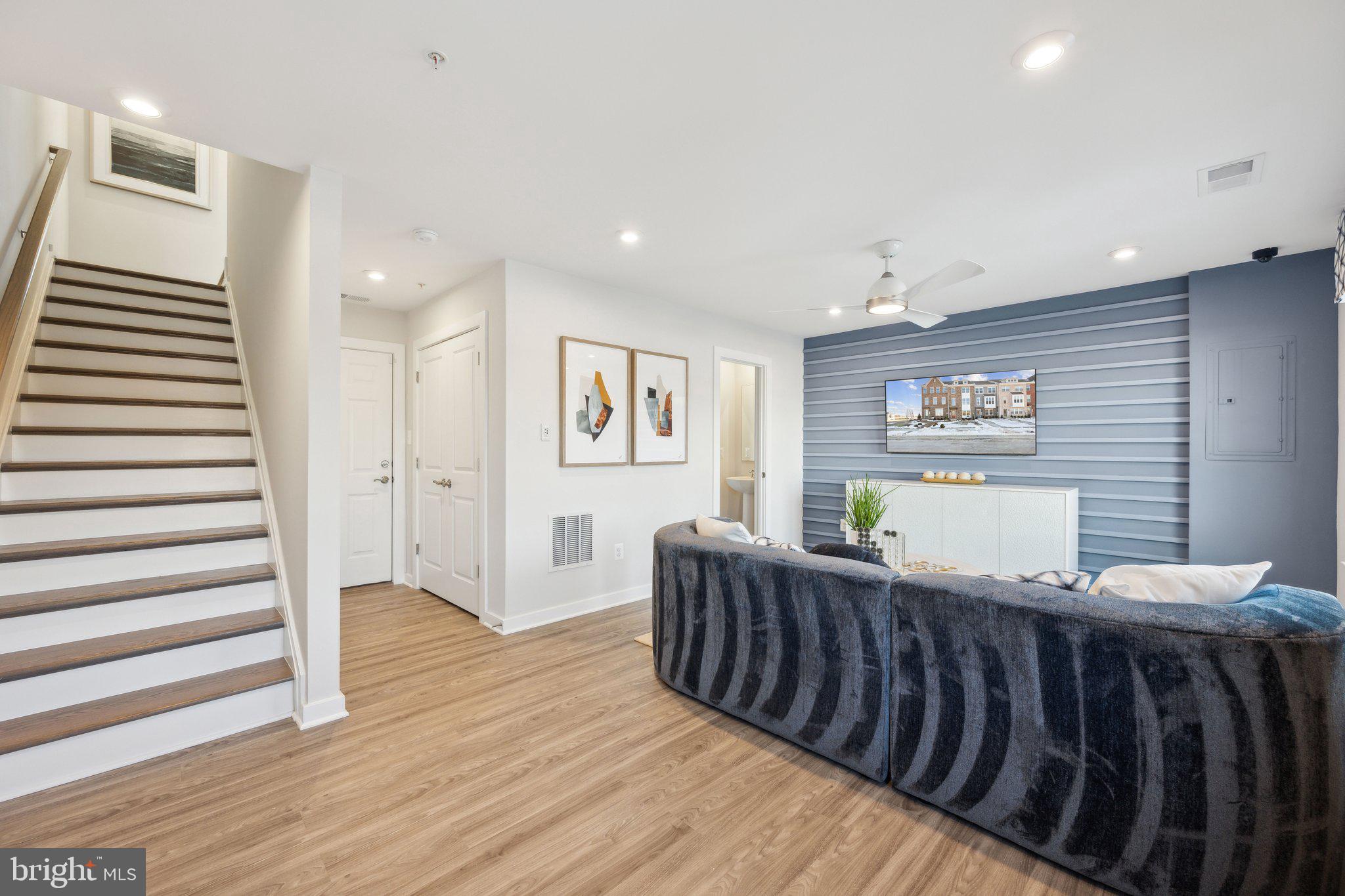 GATEWAY WEST - Residential