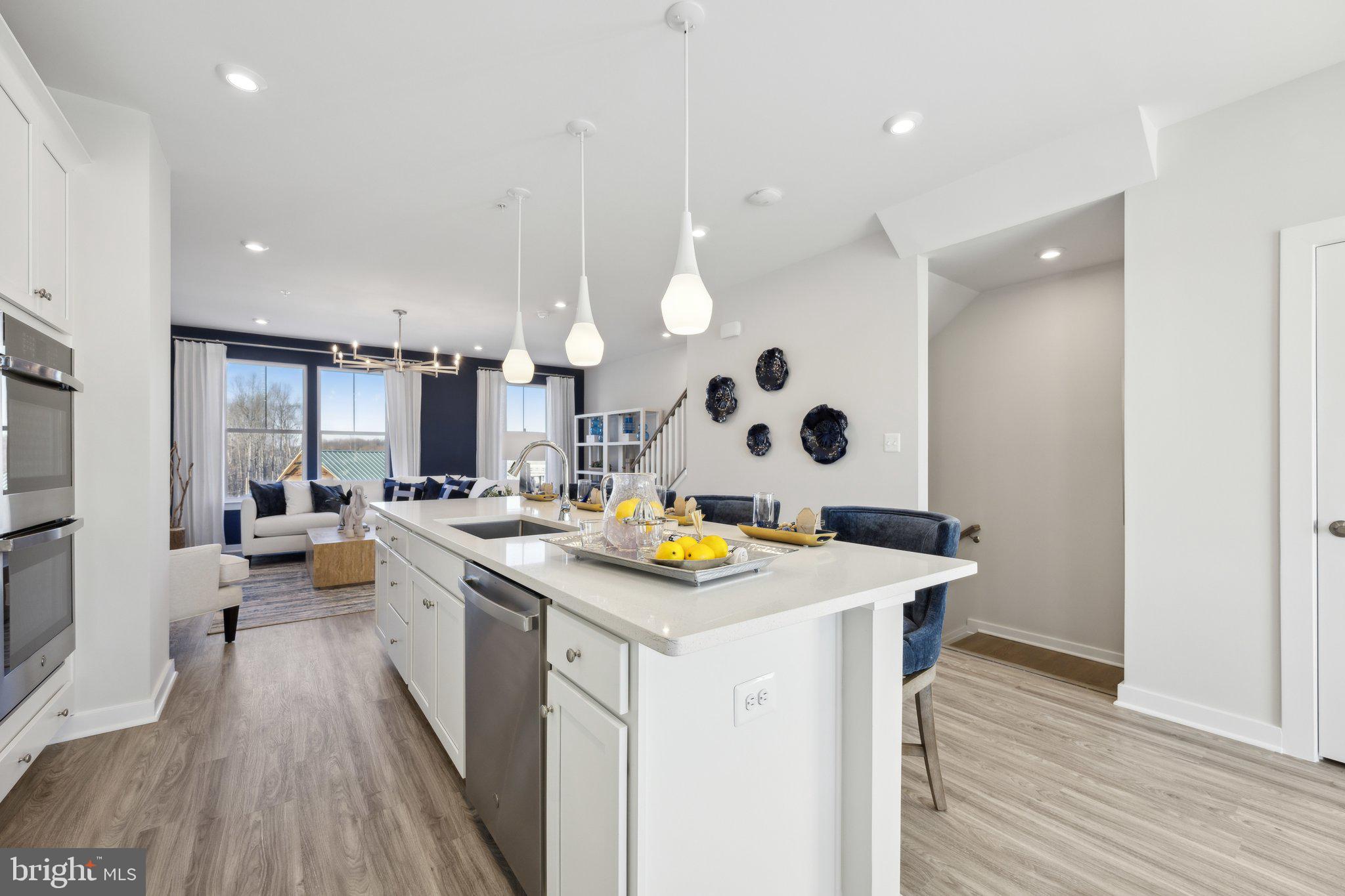 GATEWAY WEST - Residential