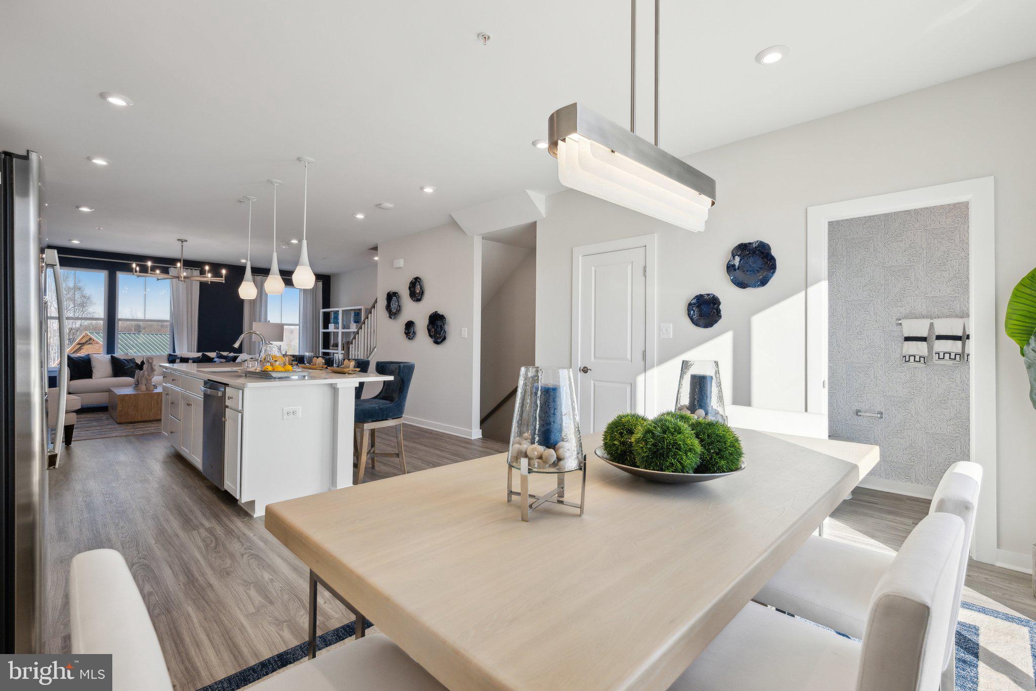 GATEWAY WEST - Residential