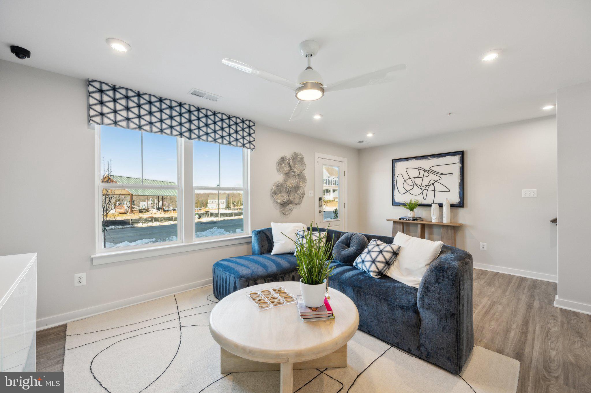 GATEWAY WEST - Residential