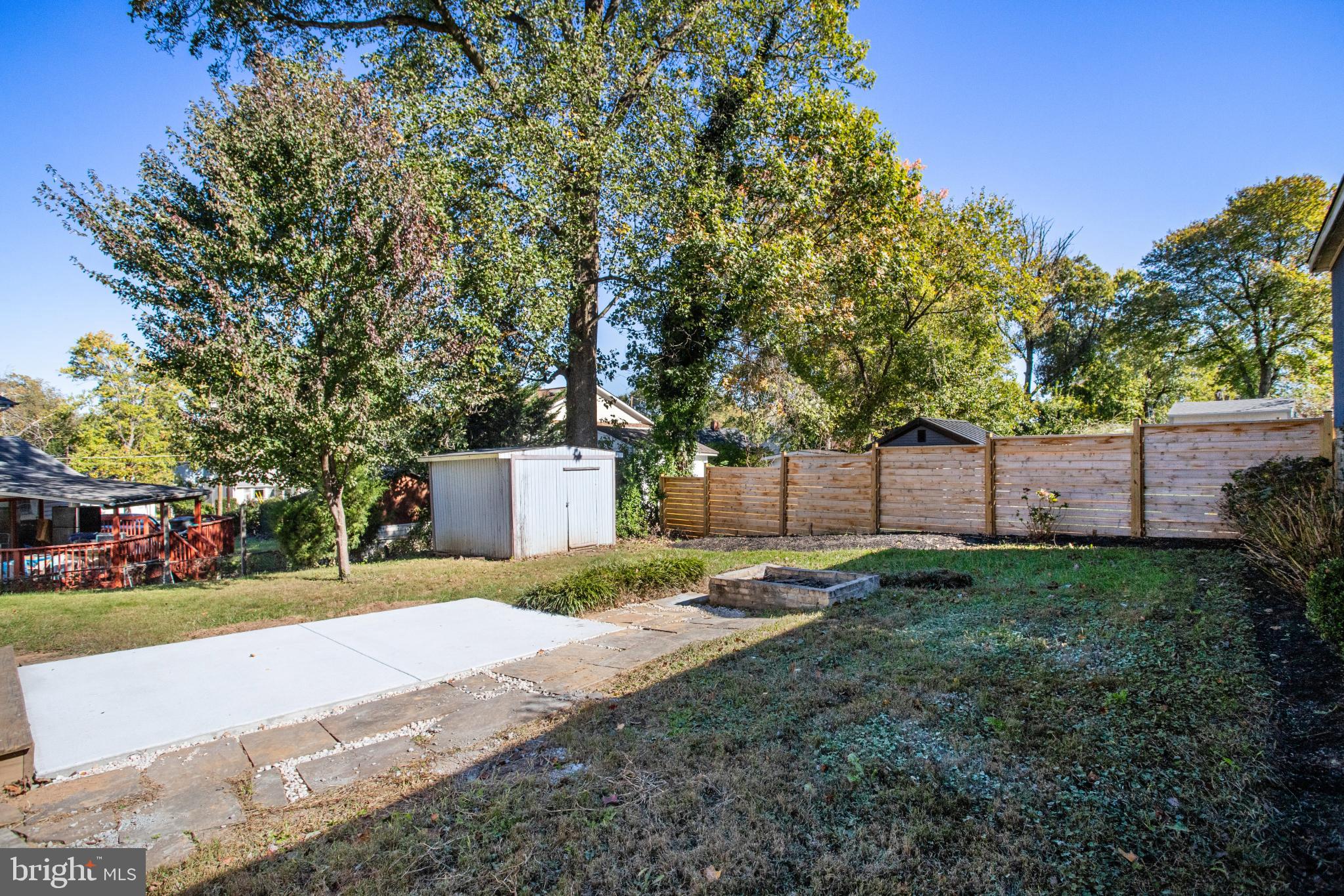 WEST LAWN - Residential