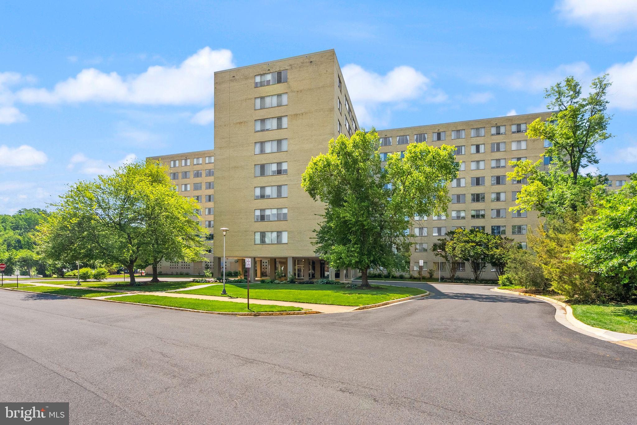 RIVER TOWERS - Residential