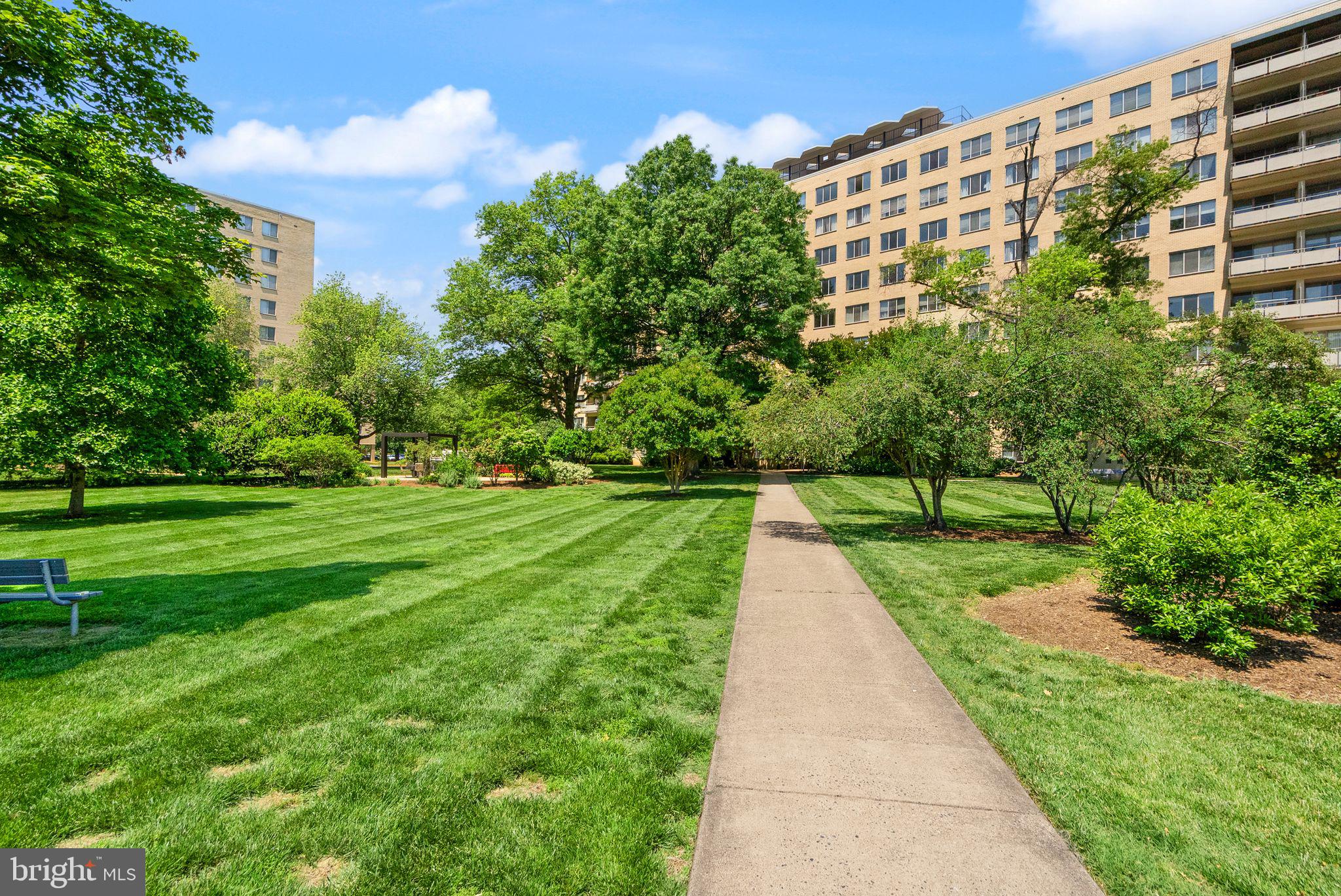 RIVER TOWERS - Residential