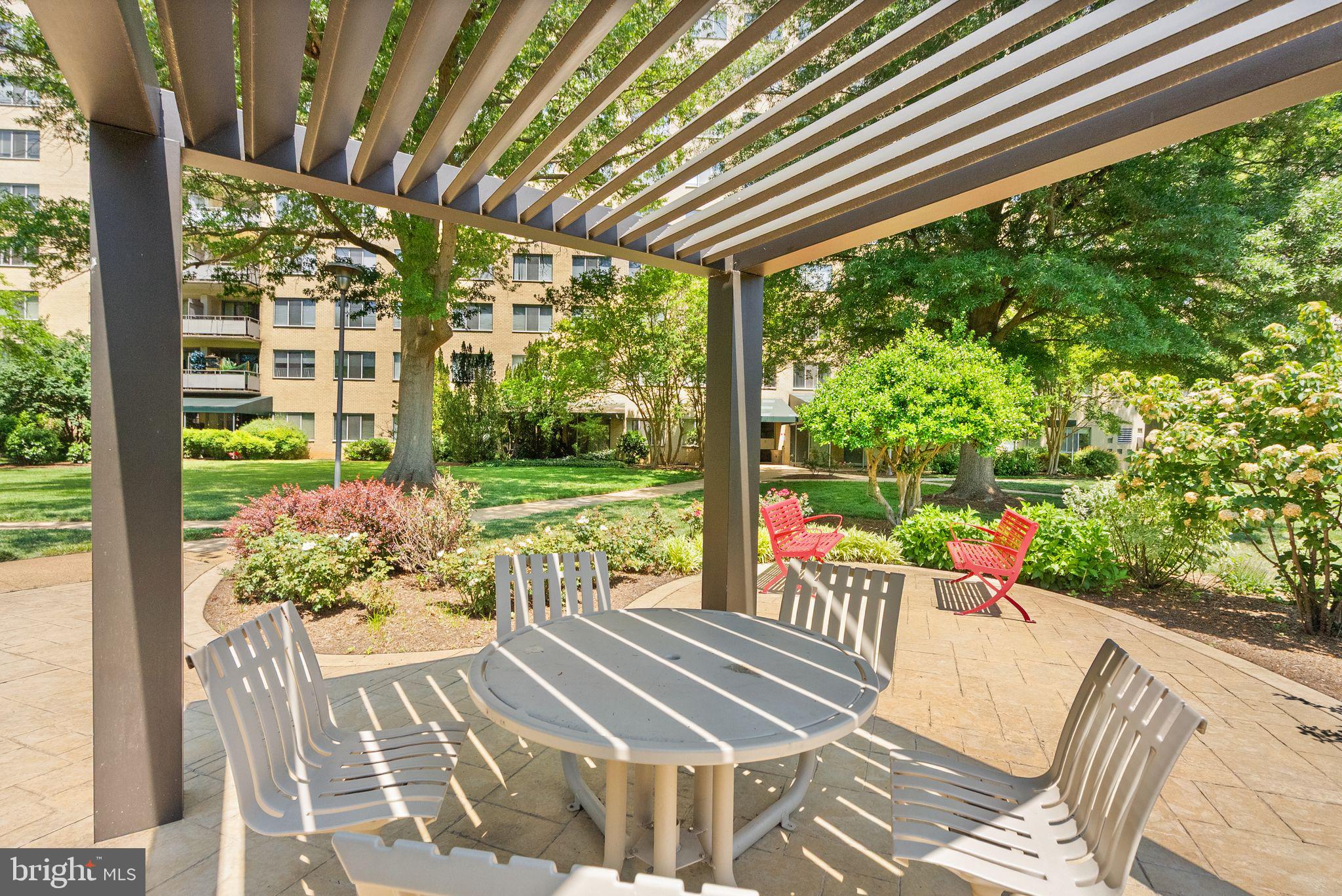 RIVER TOWERS - Residential