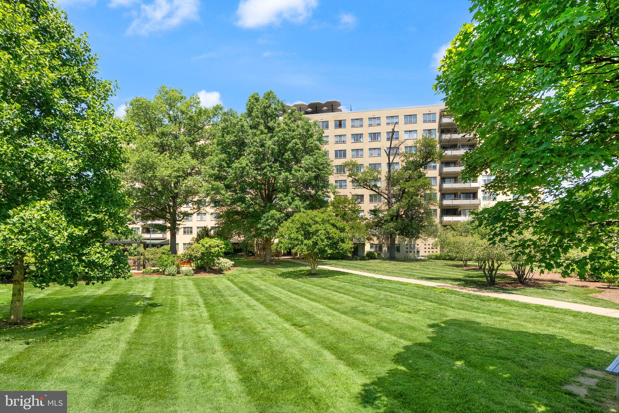 RIVER TOWERS - Residential