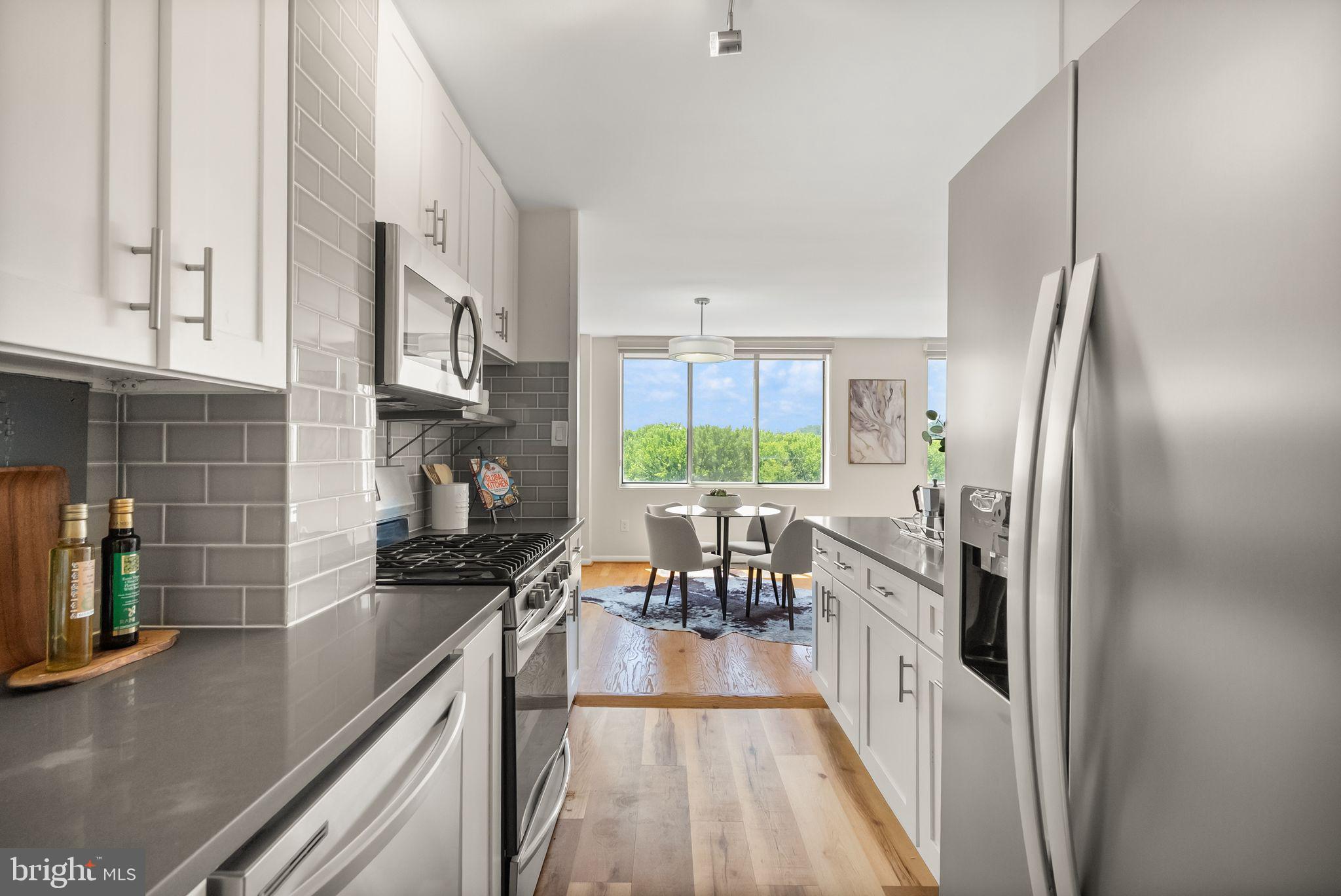 RIVER TOWERS - Residential