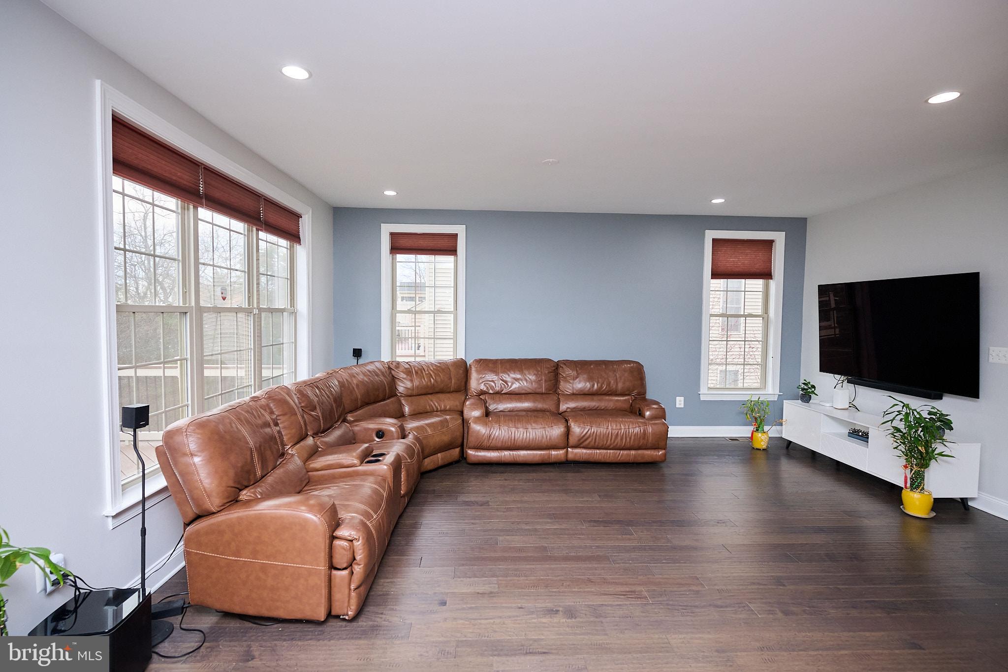 MOOREFIELD STATION - Residential Lease