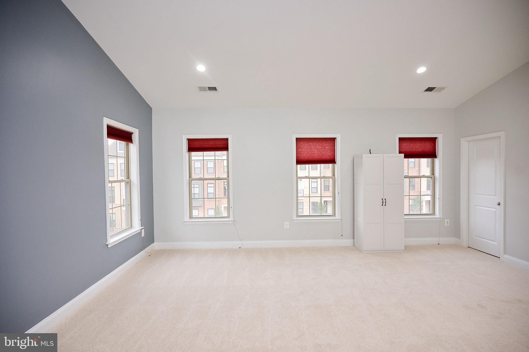 MOOREFIELD STATION - Residential Lease