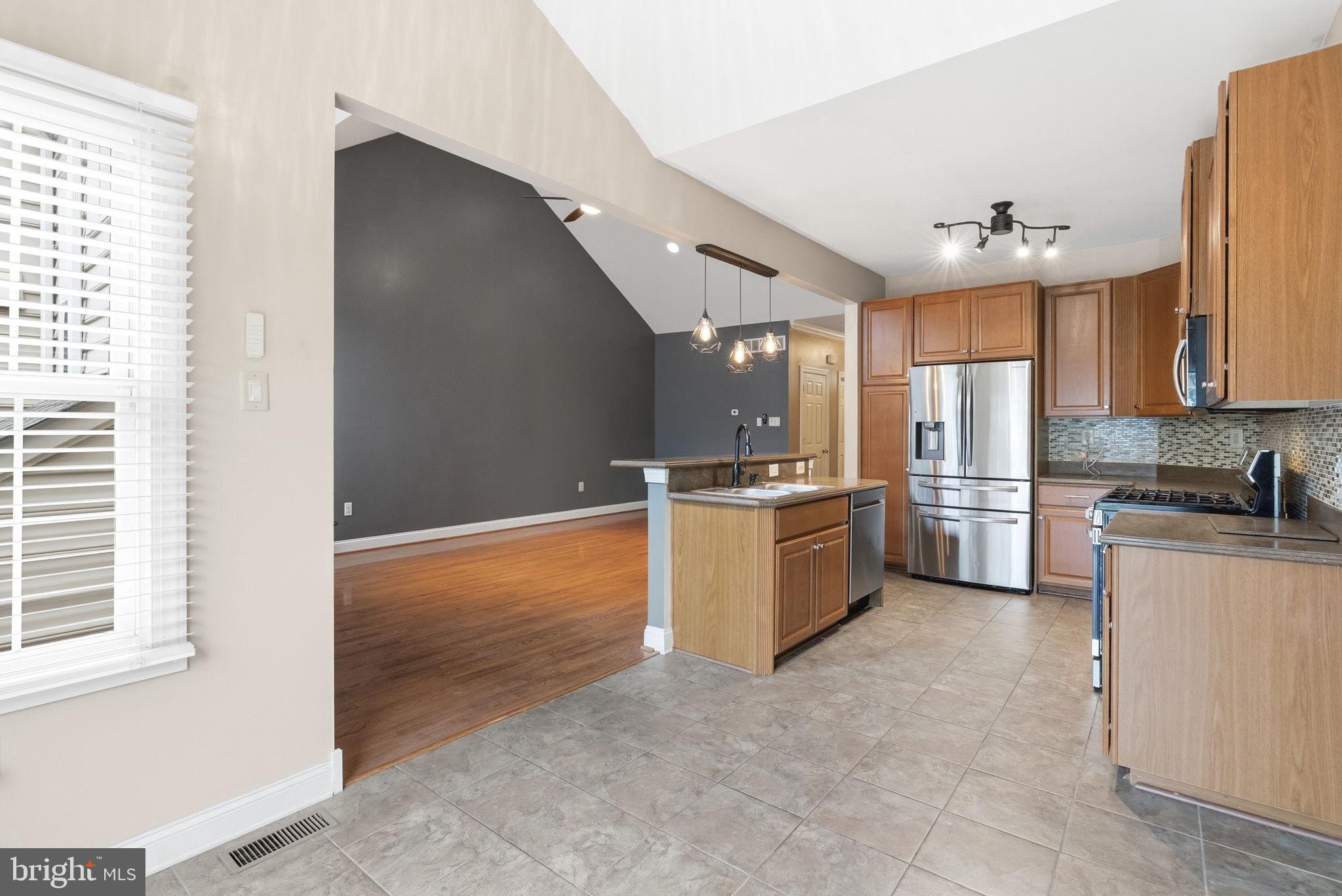 MONTGOMERY WALK - Residential