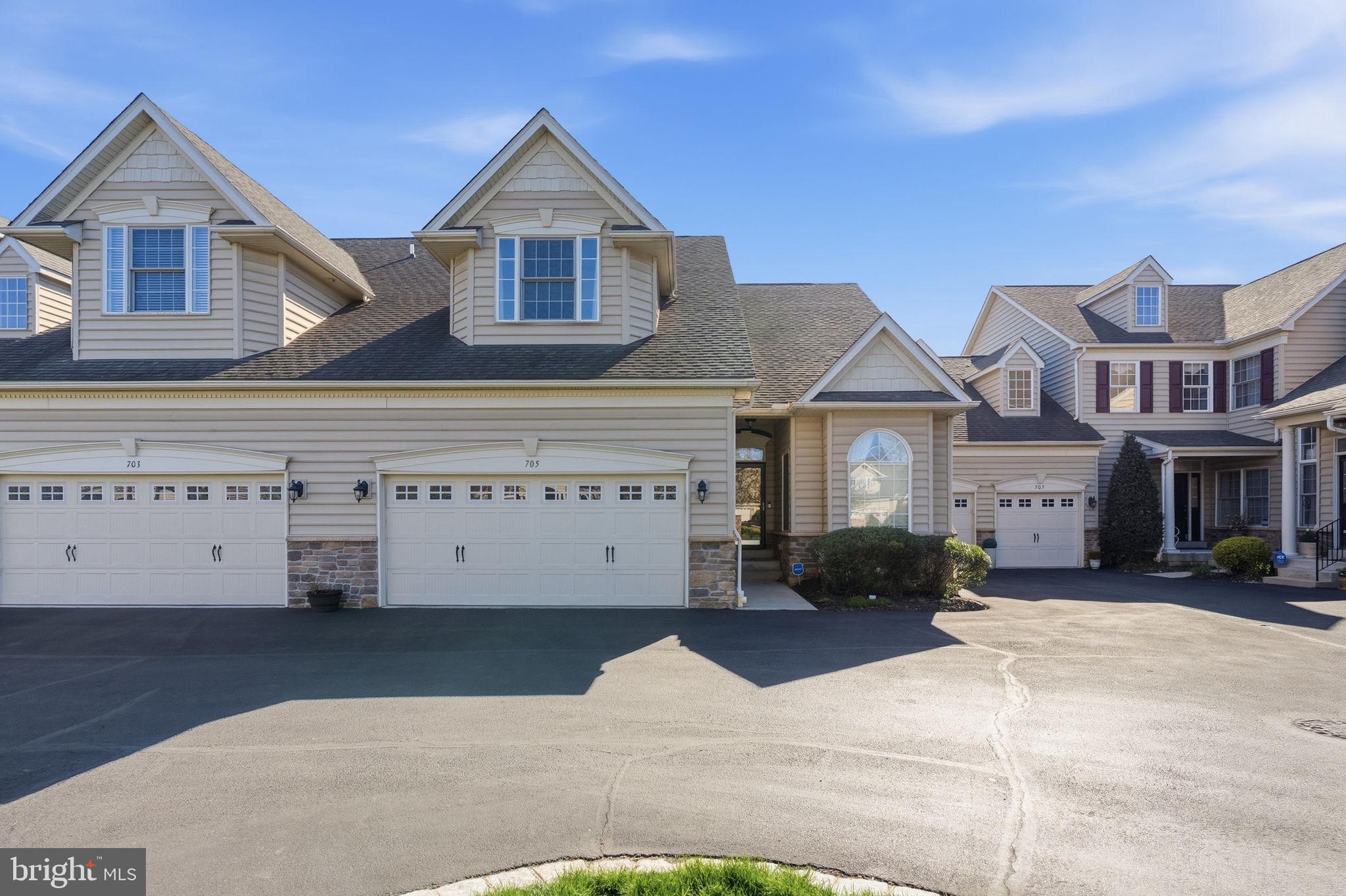 MONTGOMERY WALK - Residential