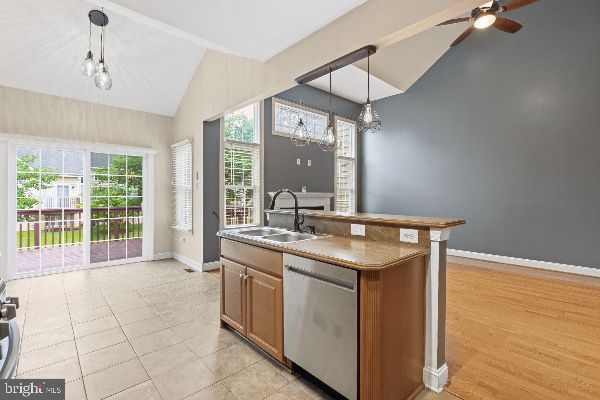 MONTGOMERY WALK - Residential