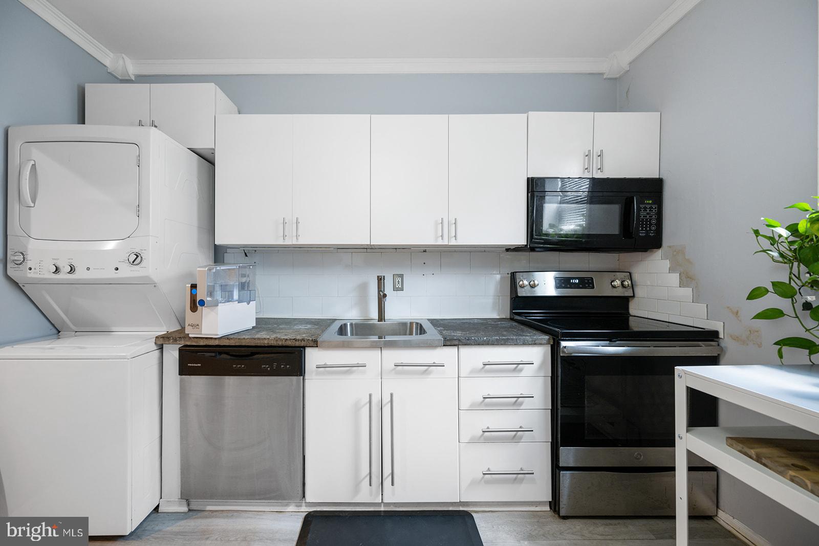 HAWTHORNE - Residential Lease